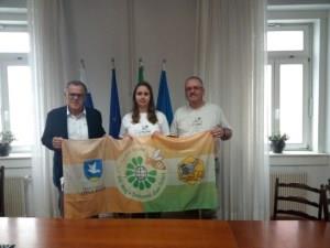 Fotografiji sta iz arhiva Čebelarske zveze Slovenije